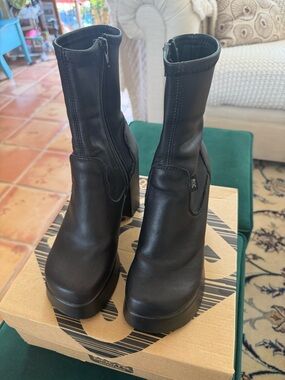 ROC Australia Black Platform Ankle Heeled Boots